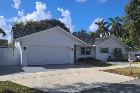 Casa en venta en Miami, Florida, 4 dormitorios, 165.37 m2 № 2056608 - foto 2