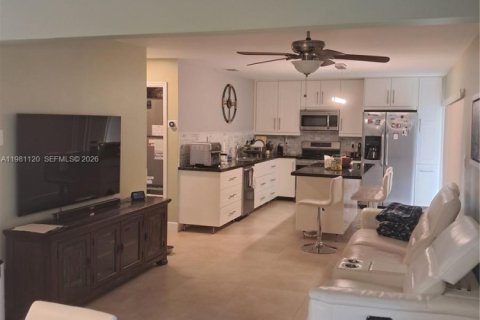 Casa en venta en Miami, Florida, 4 dormitorios, 165.37 m2 № 2056608 - foto 7