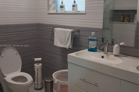 Casa en venta en Miami, Florida, 4 dormitorios, 165.37 m2 № 2056608 - foto 14