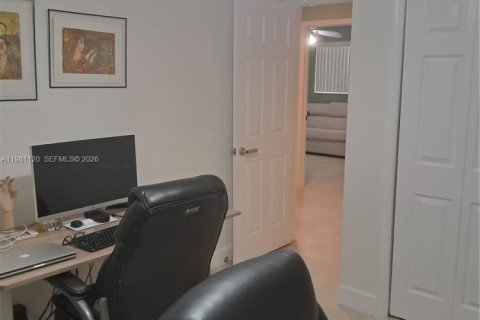 Casa en venta en Miami, Florida, 4 dormitorios, 165.37 m2 № 2056608 - foto 22