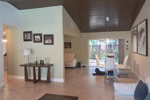 Casa en venta en Miami, Florida, 4 dormitorios, 165.37 m2 № 2056608 - foto 9