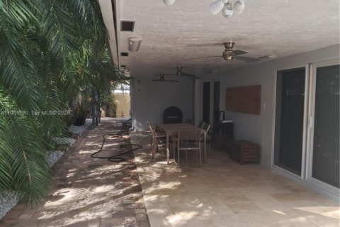Casa en venta en Miami, Florida, 4 dormitorios, 165.37 m2 № 2056608 - foto 29