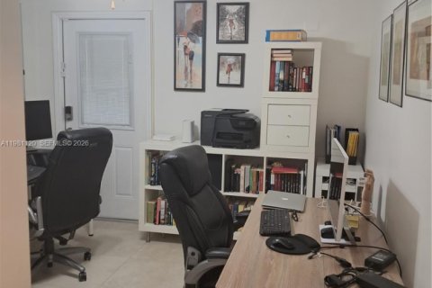 Casa en venta en Miami, Florida, 4 dormitorios, 165.37 m2 № 2056608 - foto 23