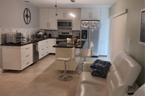 Casa en venta en Miami, Florida, 4 dormitorios, 165.37 m2 № 2056608 - foto 6