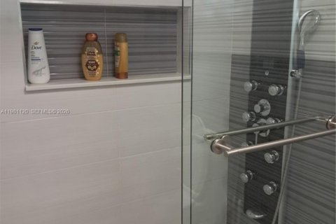 Casa en venta en Miami, Florida, 4 dormitorios, 165.37 m2 № 2056608 - foto 16