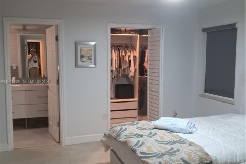 Casa en venta en Miami, Florida, 4 dormitorios, 165.37 m2 № 2056608 - foto 12