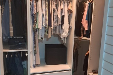 Casa en venta en Miami, Florida, 4 dormitorios, 165.37 m2 № 2056608 - foto 13