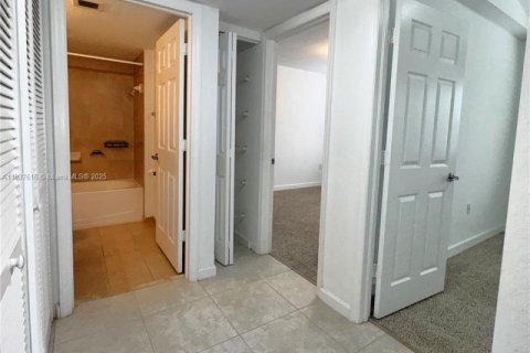 Condominio en venta en Cutler Bay, Florida, 3 dormitorios, 95.88 m2 № 1840800 - foto 9