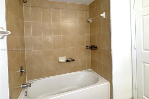 Condominio en venta en Cutler Bay, Florida, 3 dormitorios, 95.88 m2 № 1840800 - foto 18