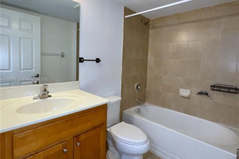 Condominio en venta en Cutler Bay, Florida, 3 dormitorios, 95.88 m2 № 1840800 - foto 14