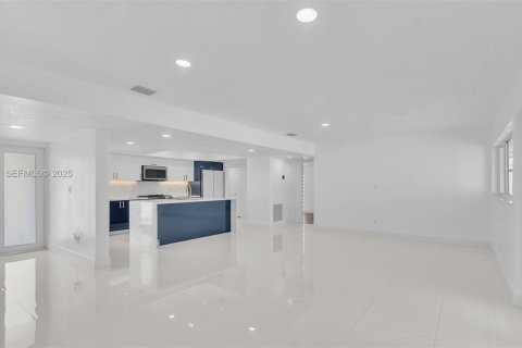 Villa ou maison à louer à Miami, Floride: 4 chambres, 147.16 m2 № 1987505 - photo 7