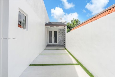 Villa ou maison à louer à Miami, Floride: 4 chambres, 147.16 m2 № 1987505 - photo 4