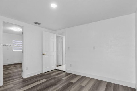 Villa ou maison à louer à Miami, Floride: 4 chambres, 147.16 m2 № 1987505 - photo 20