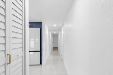 Villa ou maison à louer à Miami, Floride: 4 chambres, 147.16 m2 № 1987505 - photo 18