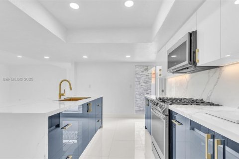 Villa ou maison à louer à Miami, Floride: 4 chambres, 147.16 m2 № 1987505 - photo 15