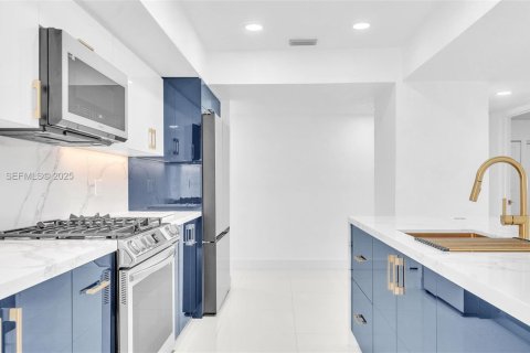 Villa ou maison à louer à Miami, Floride: 4 chambres, 147.16 m2 № 1987505 - photo 13