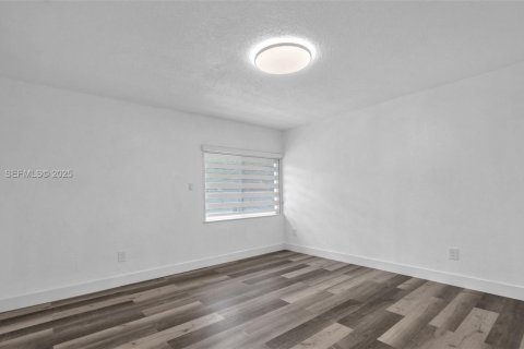 Villa ou maison à louer à Miami, Floride: 4 chambres, 147.16 m2 № 1987505 - photo 28