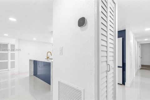 Villa ou maison à louer à Miami, Floride: 4 chambres, 147.16 m2 № 1987505 - photo 17