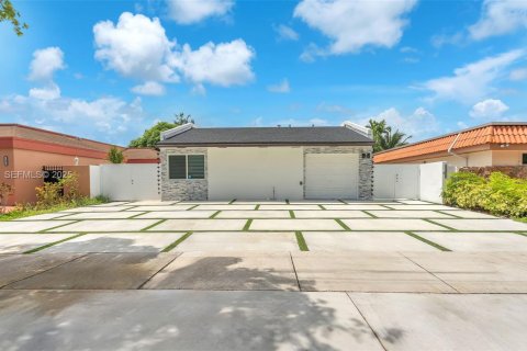Villa ou maison à louer à Miami, Floride: 4 chambres, 147.16 m2 № 1987505 - photo 1