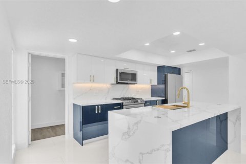 Villa ou maison à louer à Miami, Floride: 4 chambres, 147.16 m2 № 1987505 - photo 10