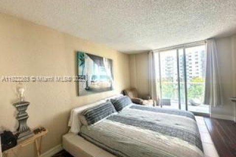 Condo in Sunny Isles Beach, Florida, 1 bedroom  № 2076767 - photo 11