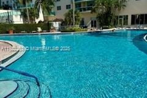 Condo in Sunny Isles Beach, Florida, 1 bedroom  № 2076767 - photo 25