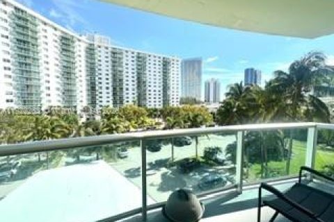 Condo in Sunny Isles Beach, Florida, 1 bedroom  № 2076767 - photo 20