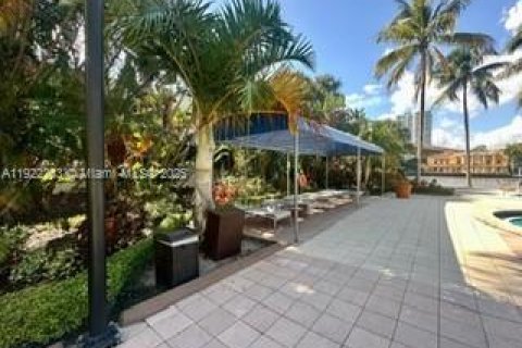 Condo in Sunny Isles Beach, Florida, 1 bedroom  № 2076767 - photo 18