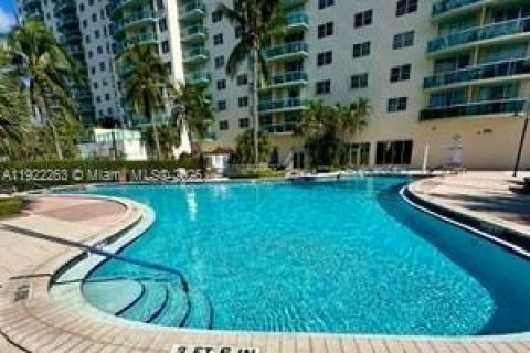 Condo in Sunny Isles Beach, Florida, 1 bedroom  № 2076767 - photo 23