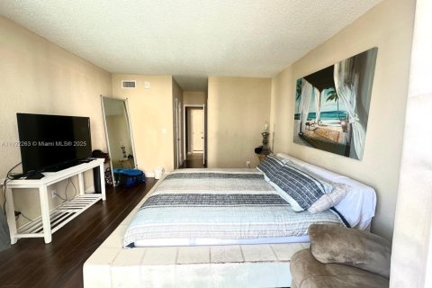 Condo in Sunny Isles Beach, Florida, 1 bedroom  № 2076767 - photo 12