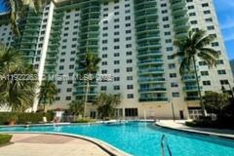 Condo in Sunny Isles Beach, Florida, 1 bedroom  № 2076767 - photo 24