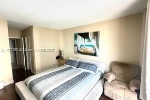 Condo in Sunny Isles Beach, Florida, 1 bedroom  № 2076767 - photo 10