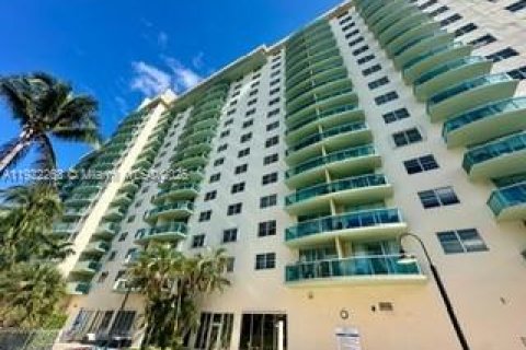 Condo in Sunny Isles Beach, Florida, 1 bedroom  № 2076767 - photo 4