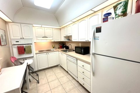 Condo in Sunny Isles Beach, Florida, 1 bedroom  № 2076767 - photo 6