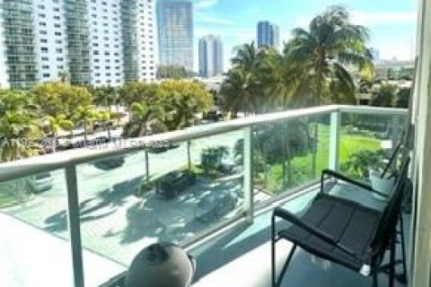 Condo in Sunny Isles Beach, Florida, 1 bedroom  № 2076767 - photo 5