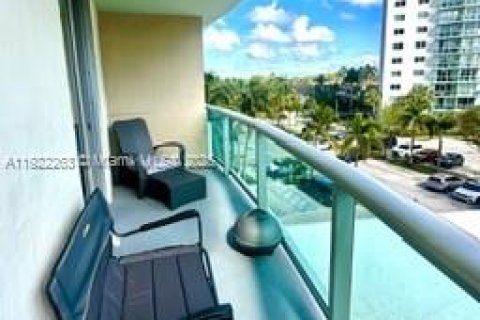 Condo in Sunny Isles Beach, Florida, 1 bedroom  № 2076767 - photo 2