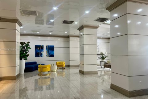 Condo in Sunny Isles Beach, Florida, 1 bedroom  № 2076767 - photo 16