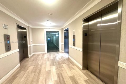 Condo in Sunny Isles Beach, Florida, 1 bedroom  № 2076767 - photo 15