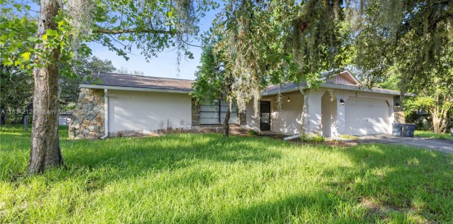 House in Hudson, Florida 3 bedrooms, 188.78 sq.m. № 1816338