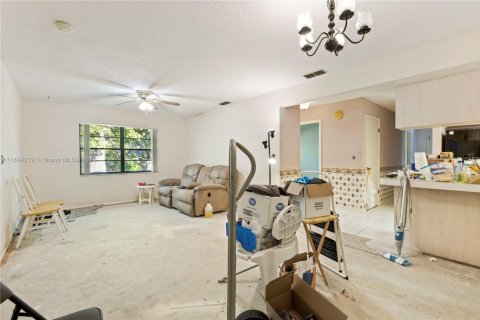 House in Hudson, Florida 3 bedrooms, 188.78 sq.m. № 1816338 - photo 6