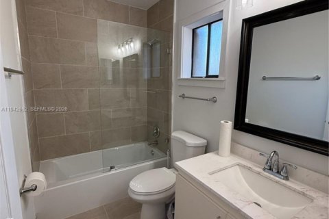 Touwnhouse à vendre à Tamarac, Floride: 2 chambres, 111.58 m2 № 2000100 - photo 10