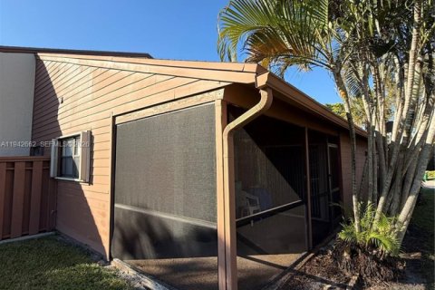 Touwnhouse à vendre à Tamarac, Floride: 2 chambres, 111.58 m2 № 2000100 - photo 24