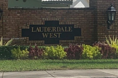 Casa en venta en Plantation, Florida, 2 dormitorios, 103.49 m2 № 1993893 - foto 1