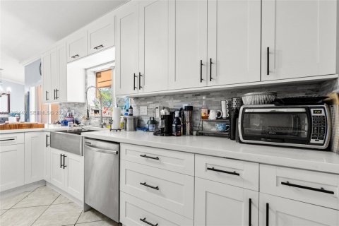 Купить виллу или дом в Майами, Флорида 3 спальни, 123.56м2, № 2000213 - фото 12