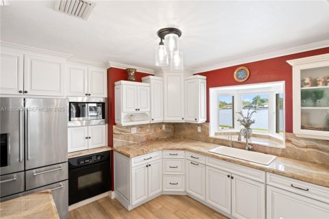 Casa en venta en Oakland Park, Florida, 4 dormitorios № 1989266 - foto 11