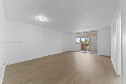 Copropriété à louer à North Miami Beach, Floride: 1 chambre, 70.14 m2 № 1975967 - photo 10