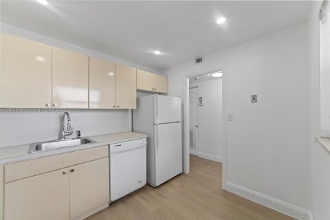 Copropriété à louer à North Miami Beach, Floride: 1 chambre, 70.14 m2 № 1975967 - photo 16