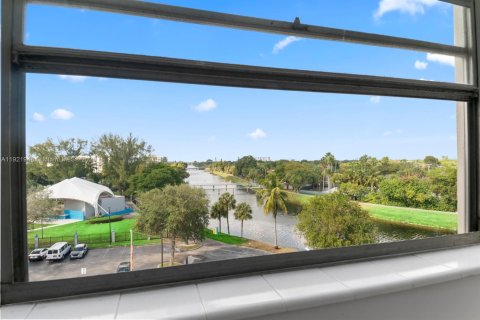 Copropriété à louer à North Miami Beach, Floride: 1 chambre, 70.14 m2 № 1975967 - photo 21