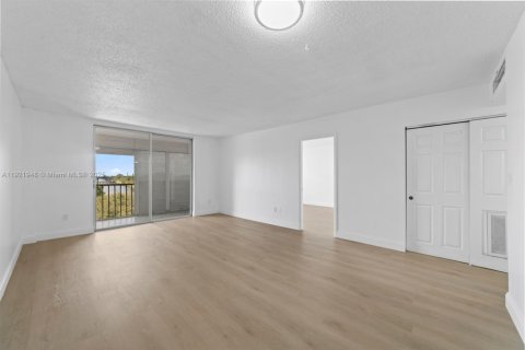 Copropriété à louer à North Miami Beach, Floride: 1 chambre, 70.14 m2 № 1975967 - photo 11