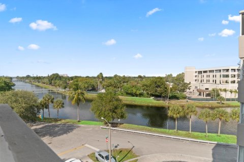 Copropriété à louer à North Miami Beach, Floride: 1 chambre, 70.14 m2 № 1975967 - photo 13
